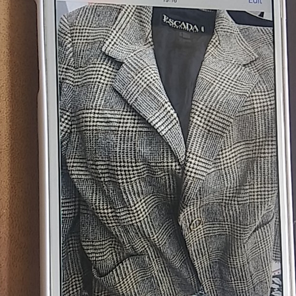 SOLD. Escada Vintage Jacket - Picture 11 of 14